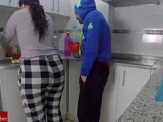 Eles lambida e mastigar fazendo barulho tudo sua milk.san62